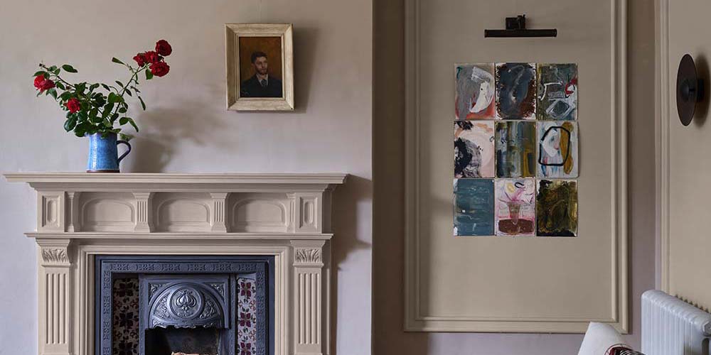 Still gestrichene Wand mit Wandfarben von Farrow & Ball