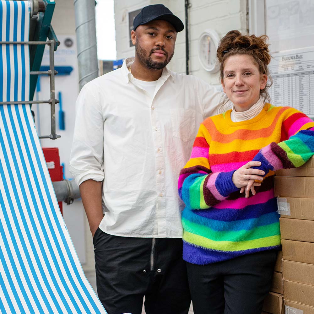 Designer Christopher John Rogers mit der Creative Directorin von Farrow & Ball: Charlotte Cosby