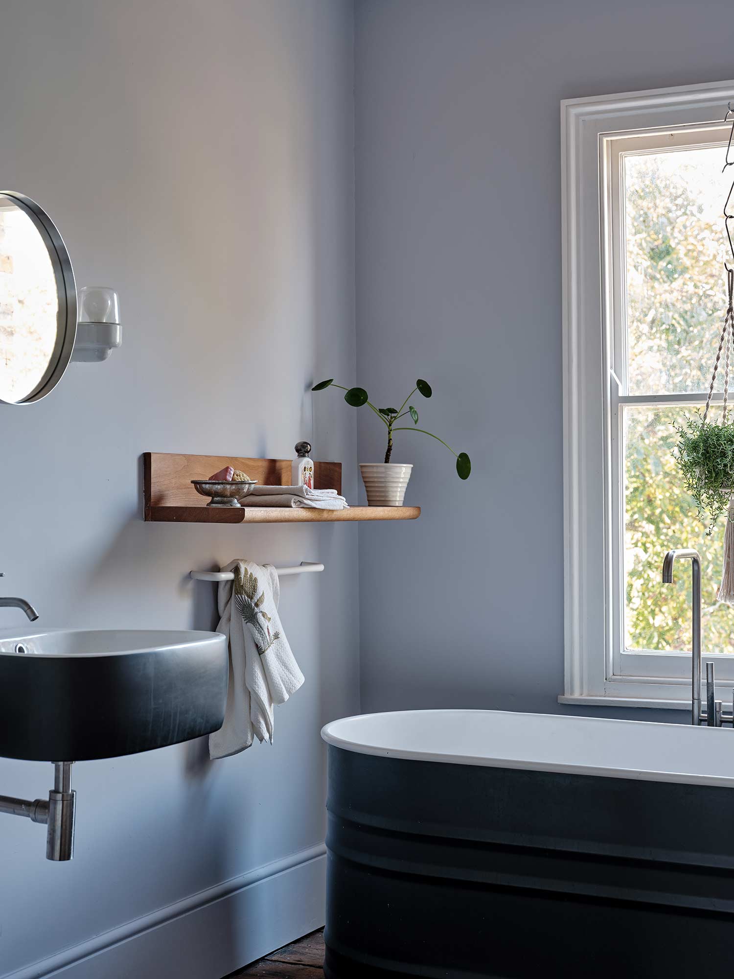 Badezimmer in Calluna von Farrow Ball - entspannende Fliederfarben für das Badezimmer