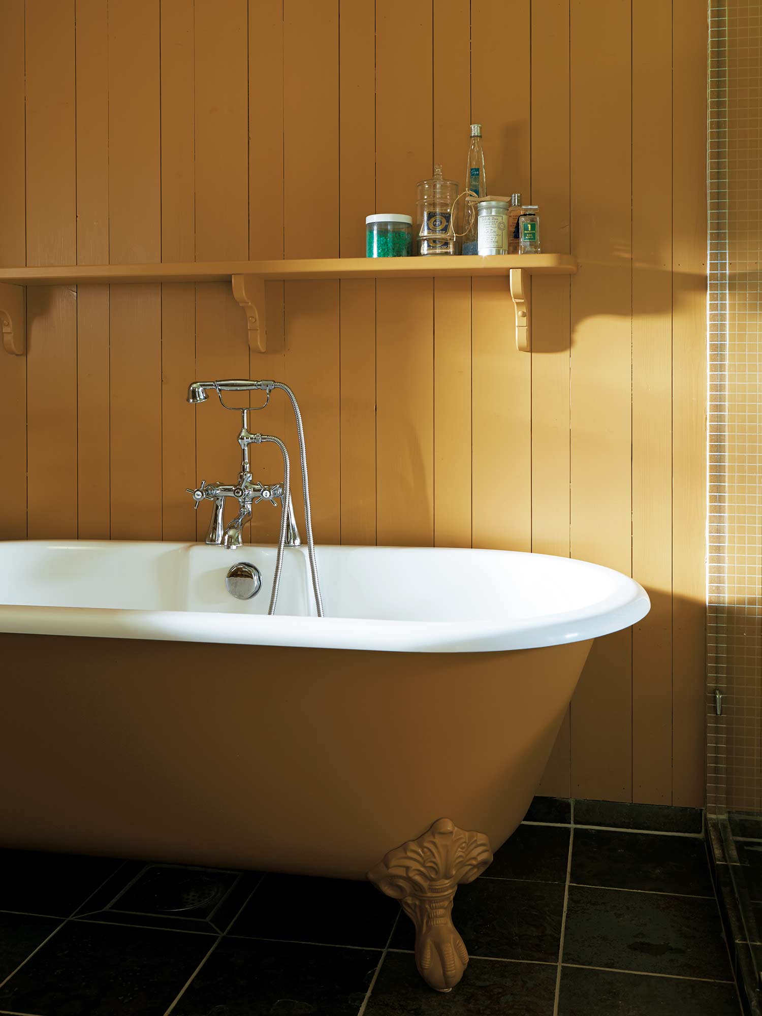 Badezimmer in India Yellow von Farrow Ball - gemütliches Senf-Gelb für das Badezimmer