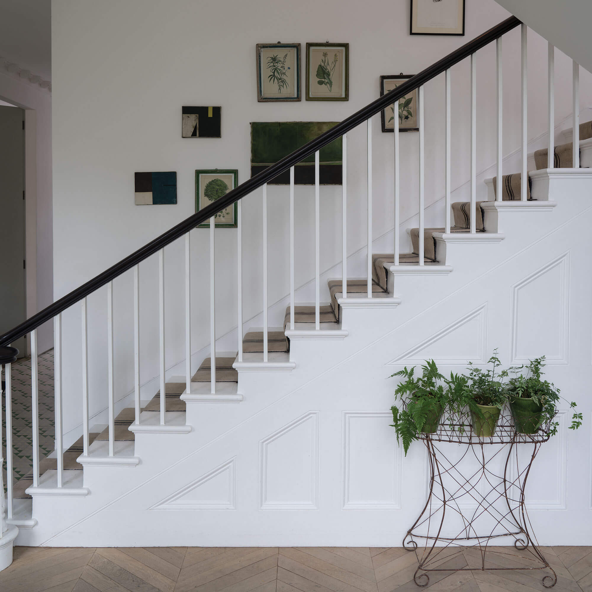 farrow & ball all white 2005 im treppenhaus