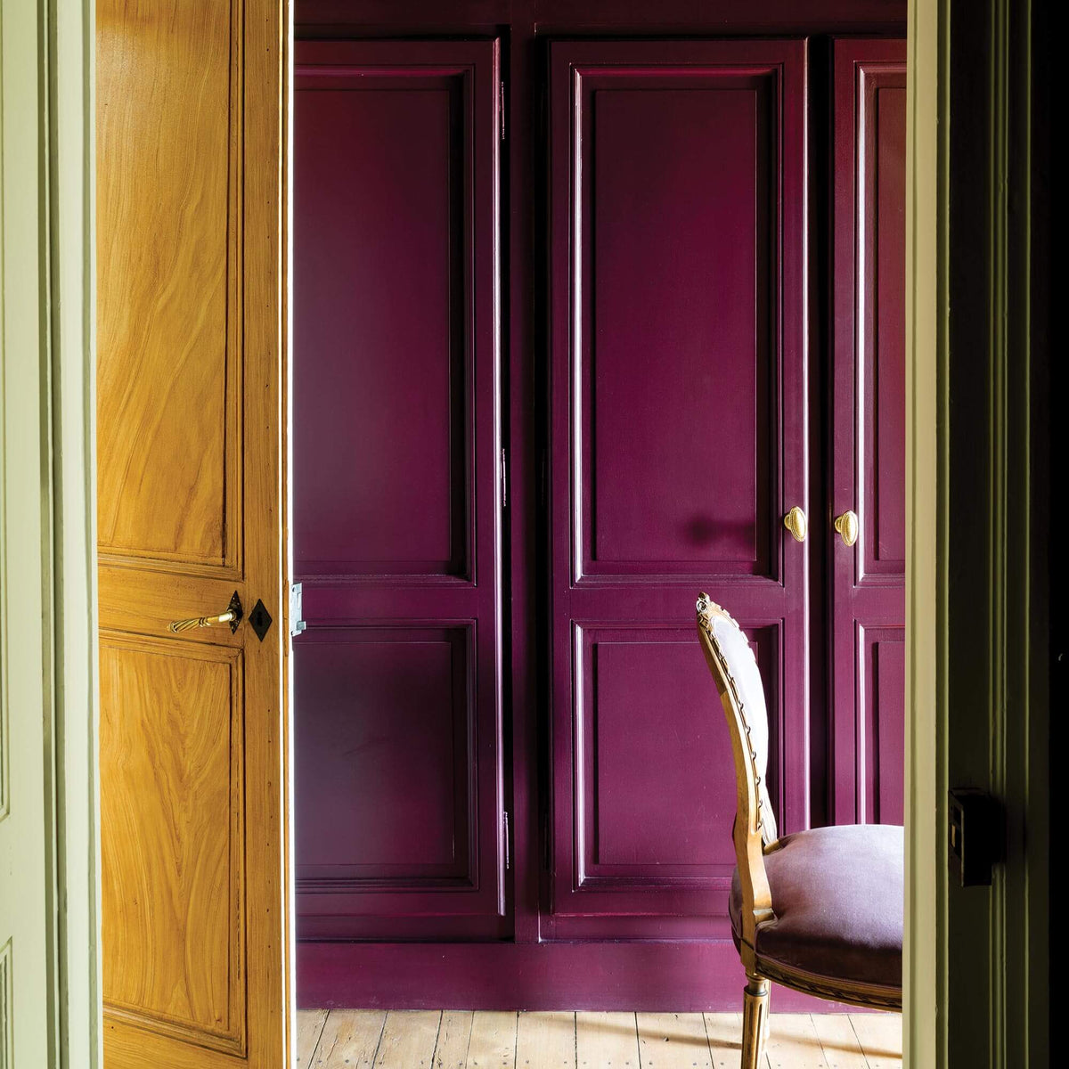 farrow & ball brinjal 222 als holzfarbe auf schranktüren