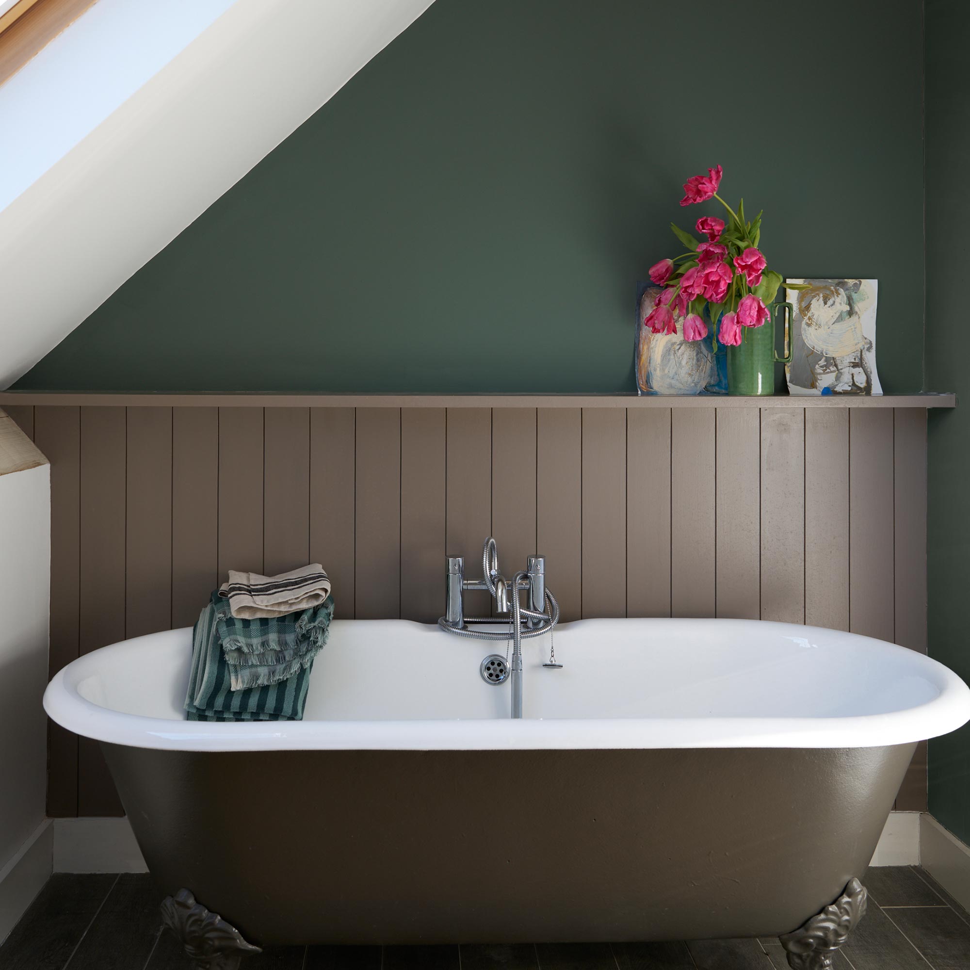 farrow & ball charleston gray 243 im badezimmer