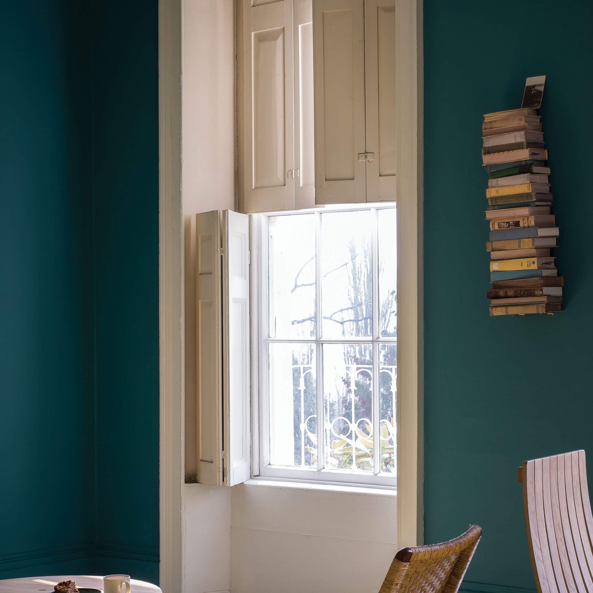 farrow & ball shadow white 282 auf holzfenstern