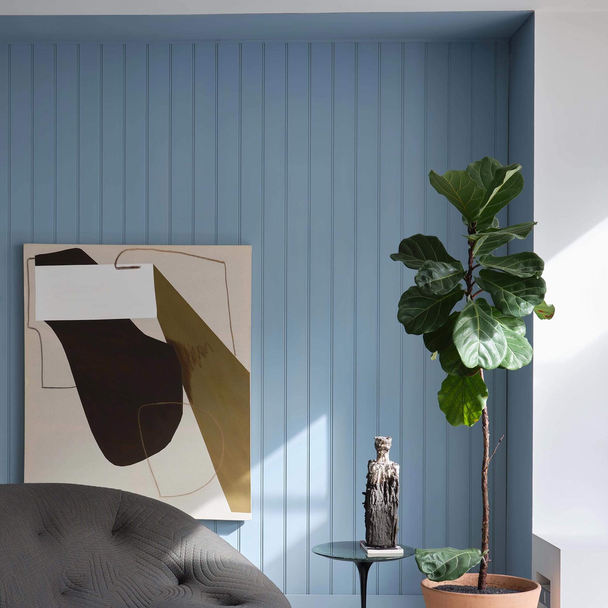 farrow & ball kittiwake 307 als wandfarbe im wohnzimmer