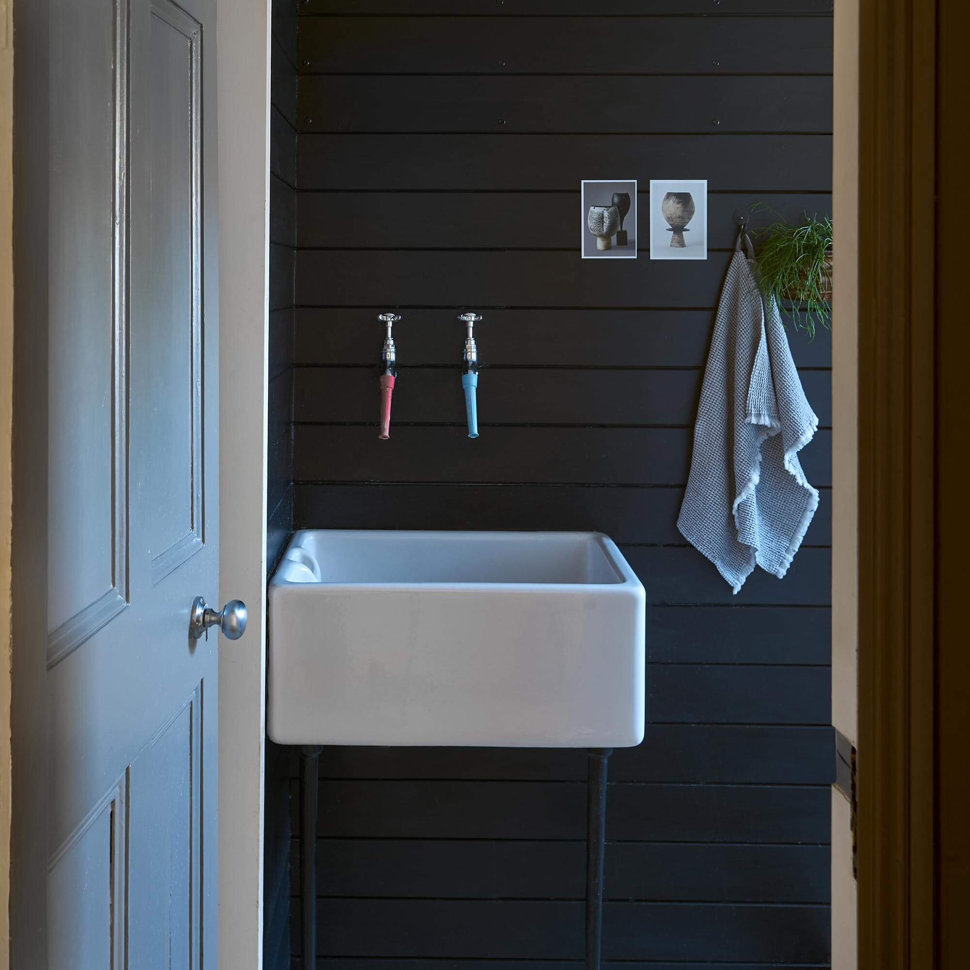 farrow & ball railings 31 als wandfarbe im badezimmer