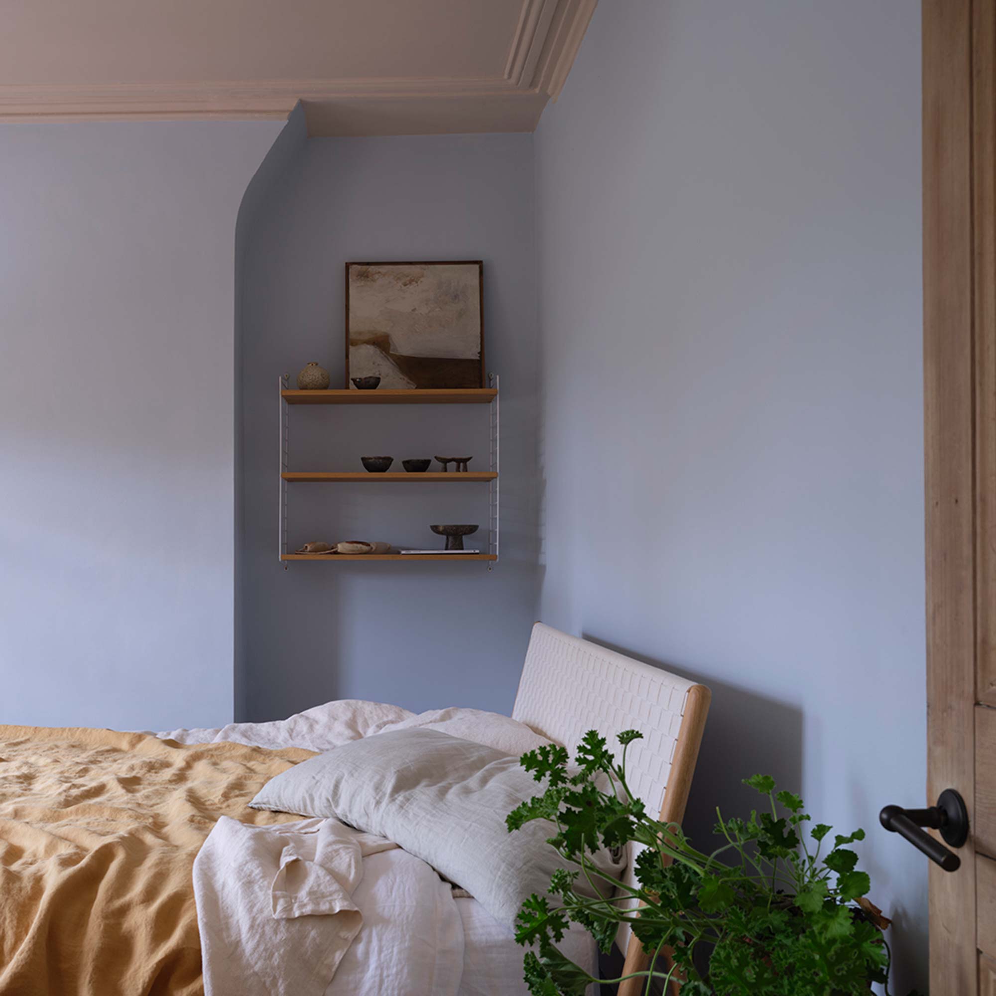 farrow & ball kakelugn 317 im schlafzimmer