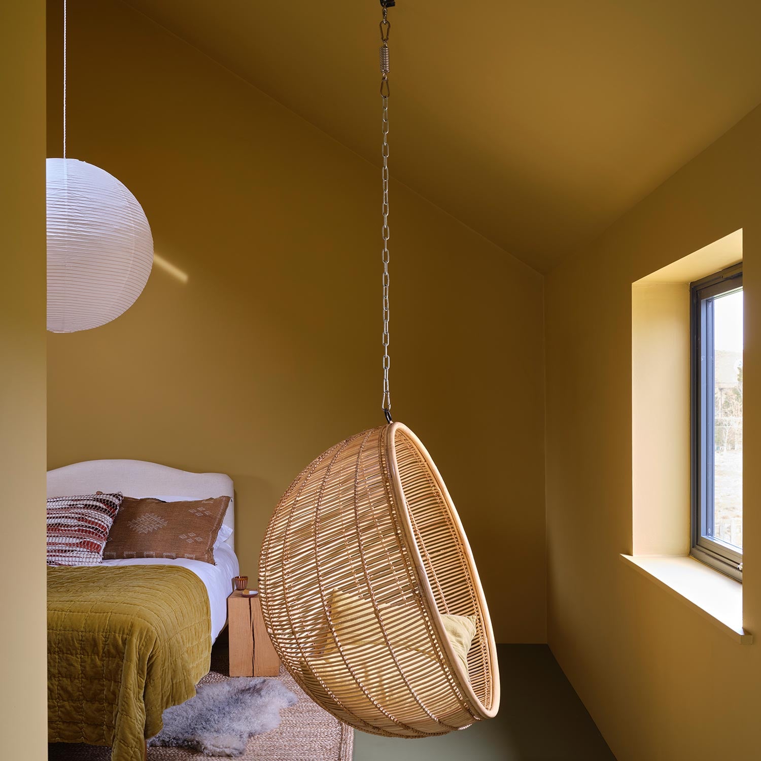 farrow & ball duster 319 im schlafzimmer