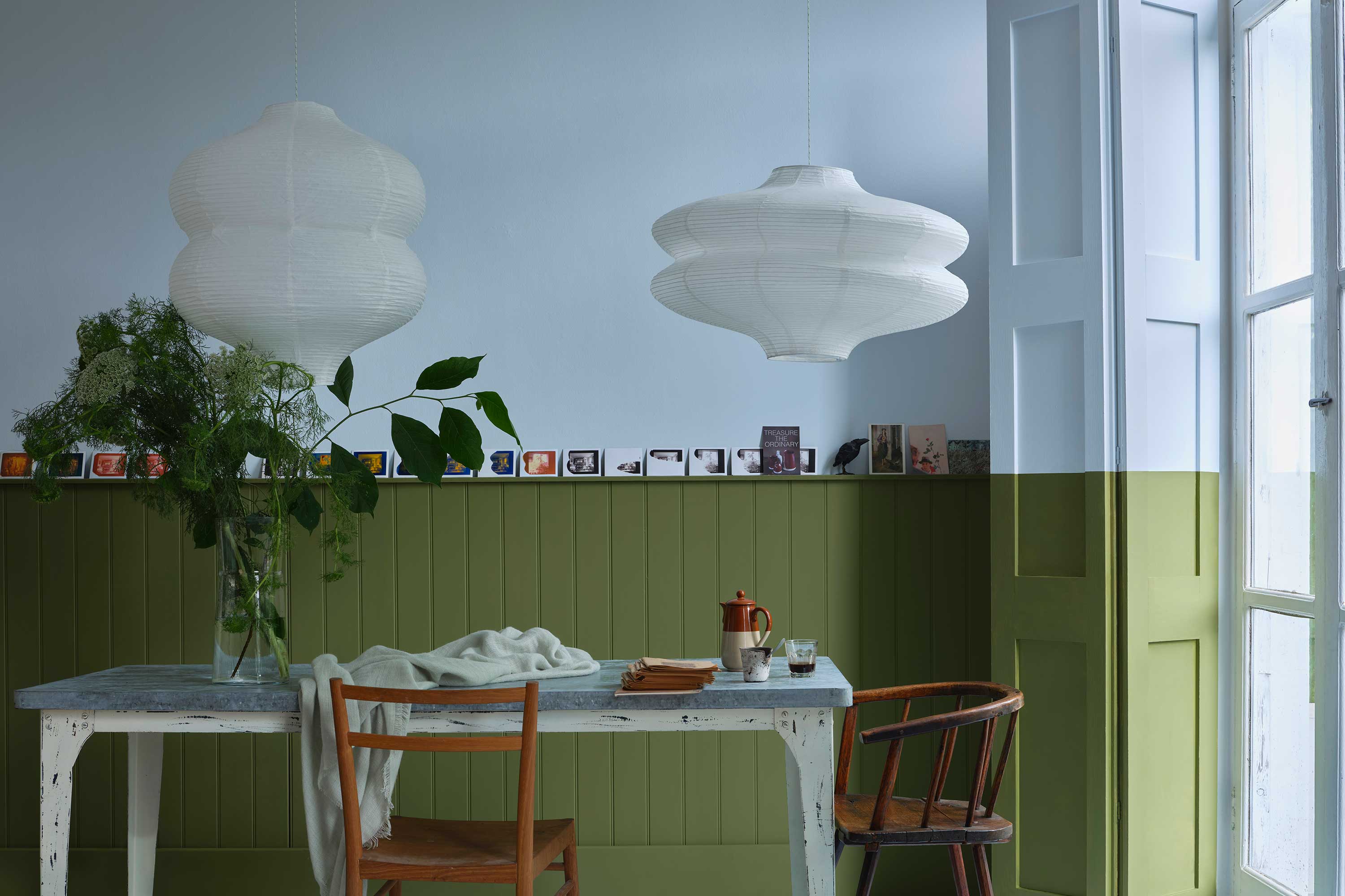 Color-Blocking im Esszimmer mit  Sap Green 199 und Kakelugn 317 von Farrow & Ball
