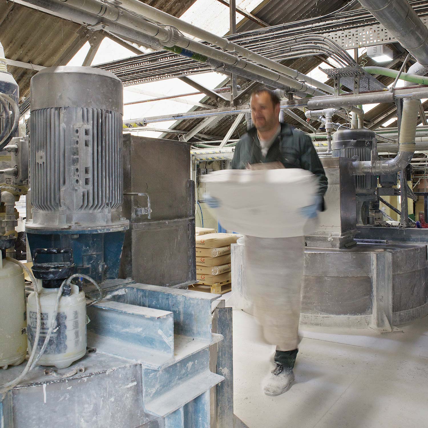 Bild aus der Produktion von Farrow & Ball in Dorset, Großbritannien