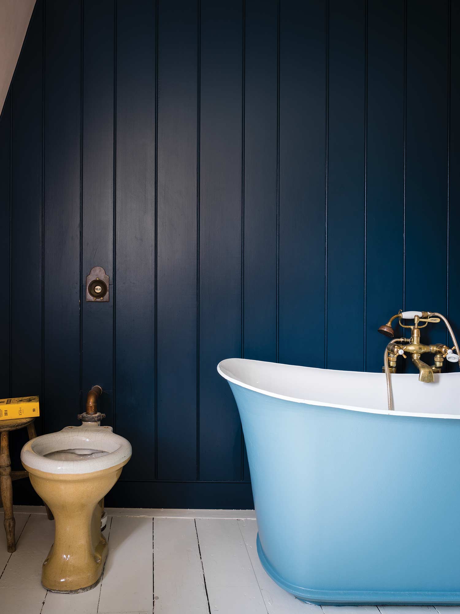 Badezimmer in Hague Blue von Farrow Ball - dunkles Blau für das Badezimmer