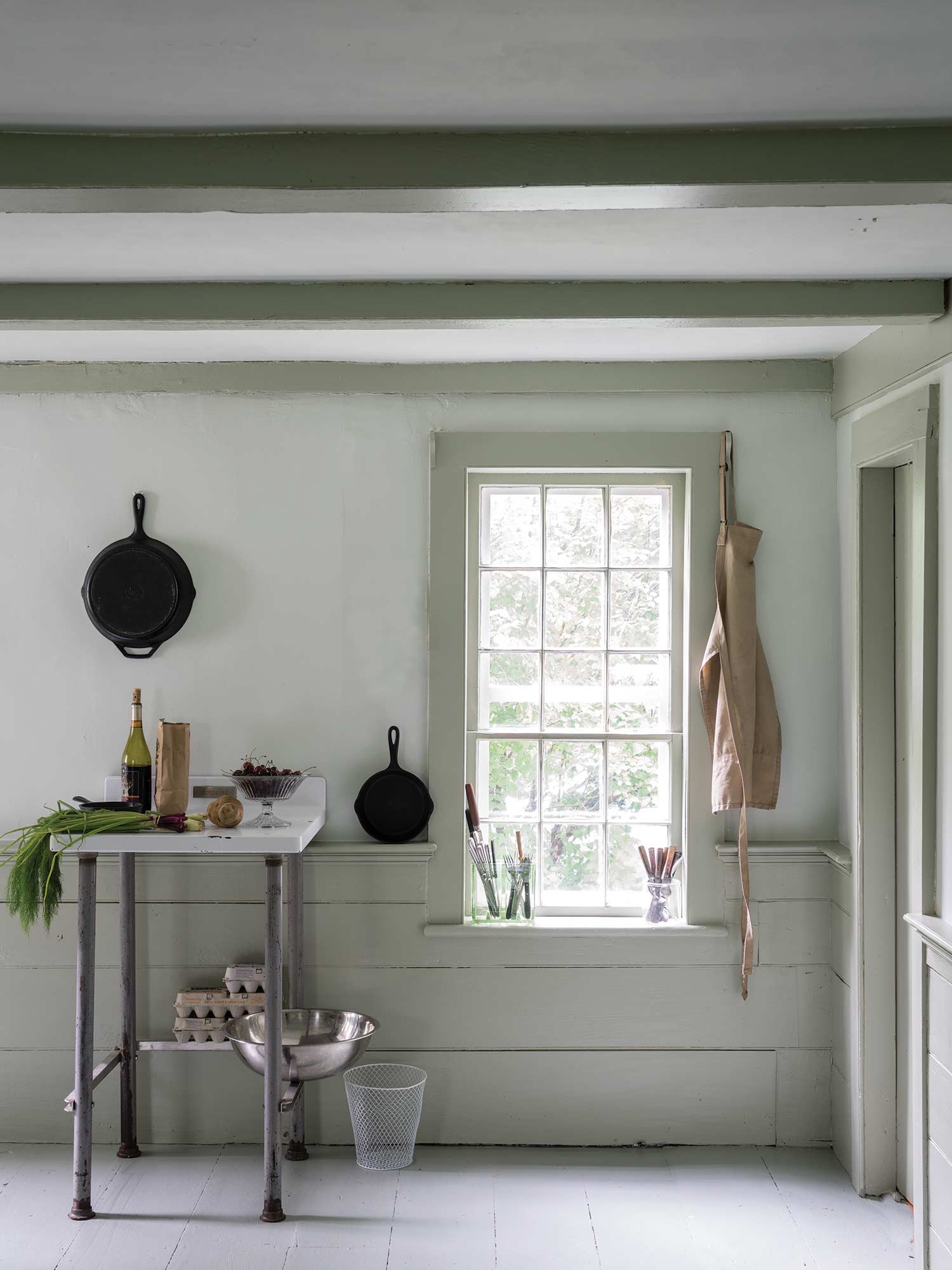 Neutrale Weisstöne in der Küche mit Shadow White von Farrow and Ball