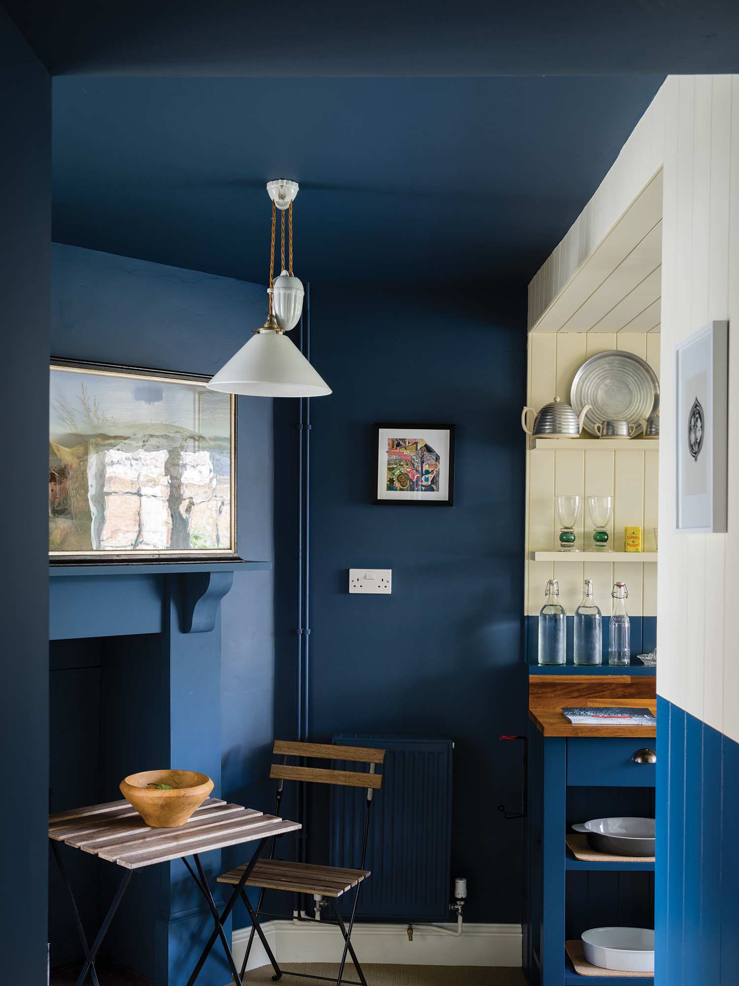 Eine Küche in Blau - gestrichen mit Farrow & Balls Stiffkey Blue