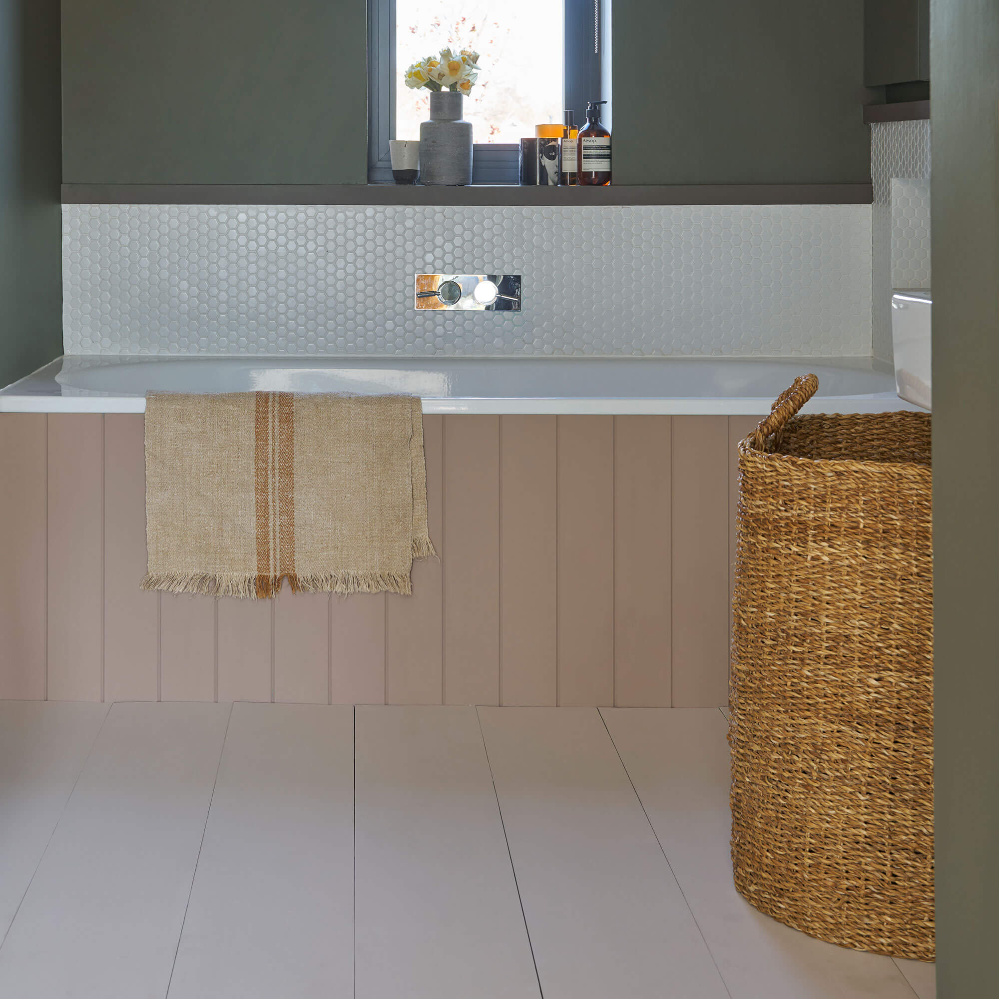 farrow & ball dead salmon 28 im badezimmer