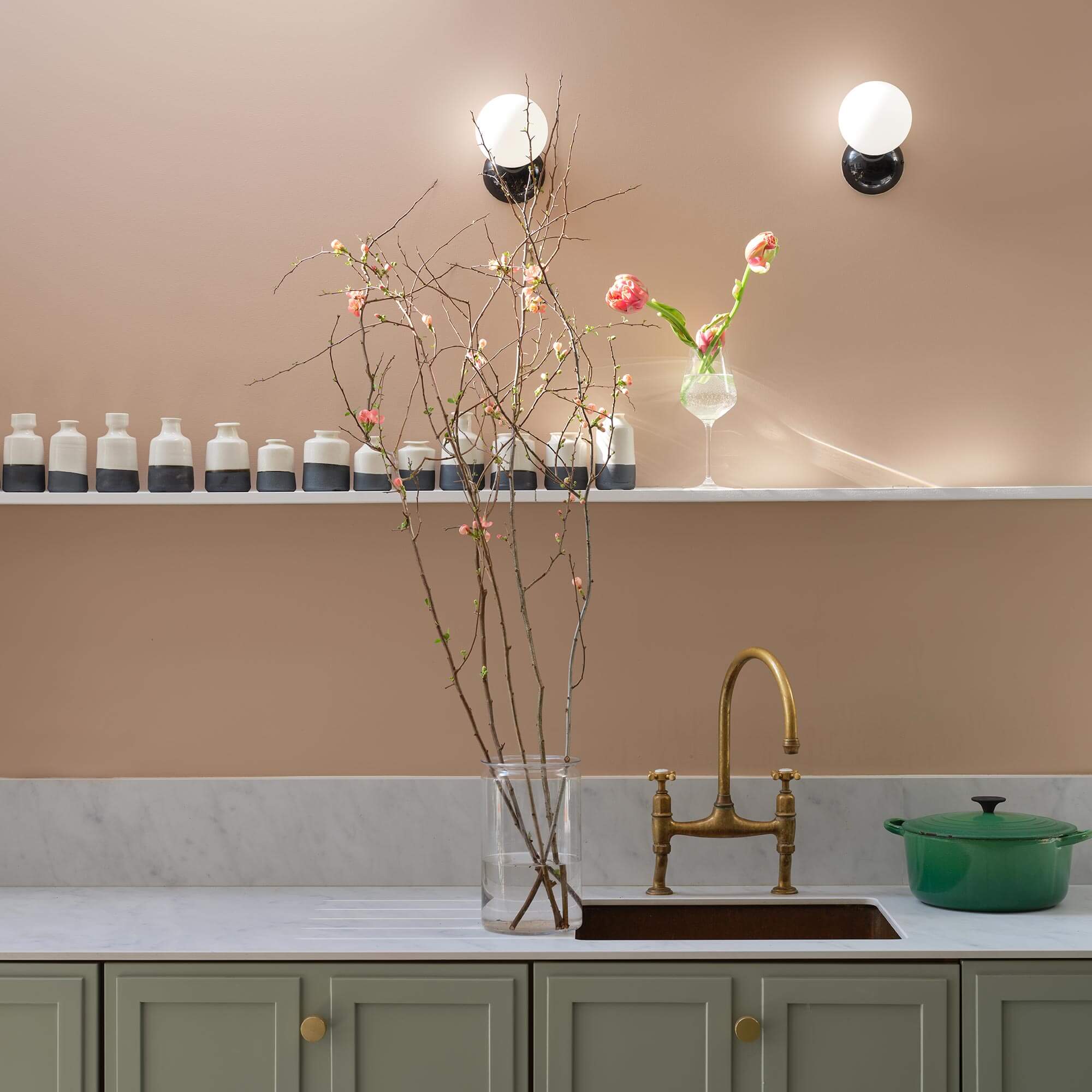 farrow & ball templeton pink 202 als wandfarbe in der küche