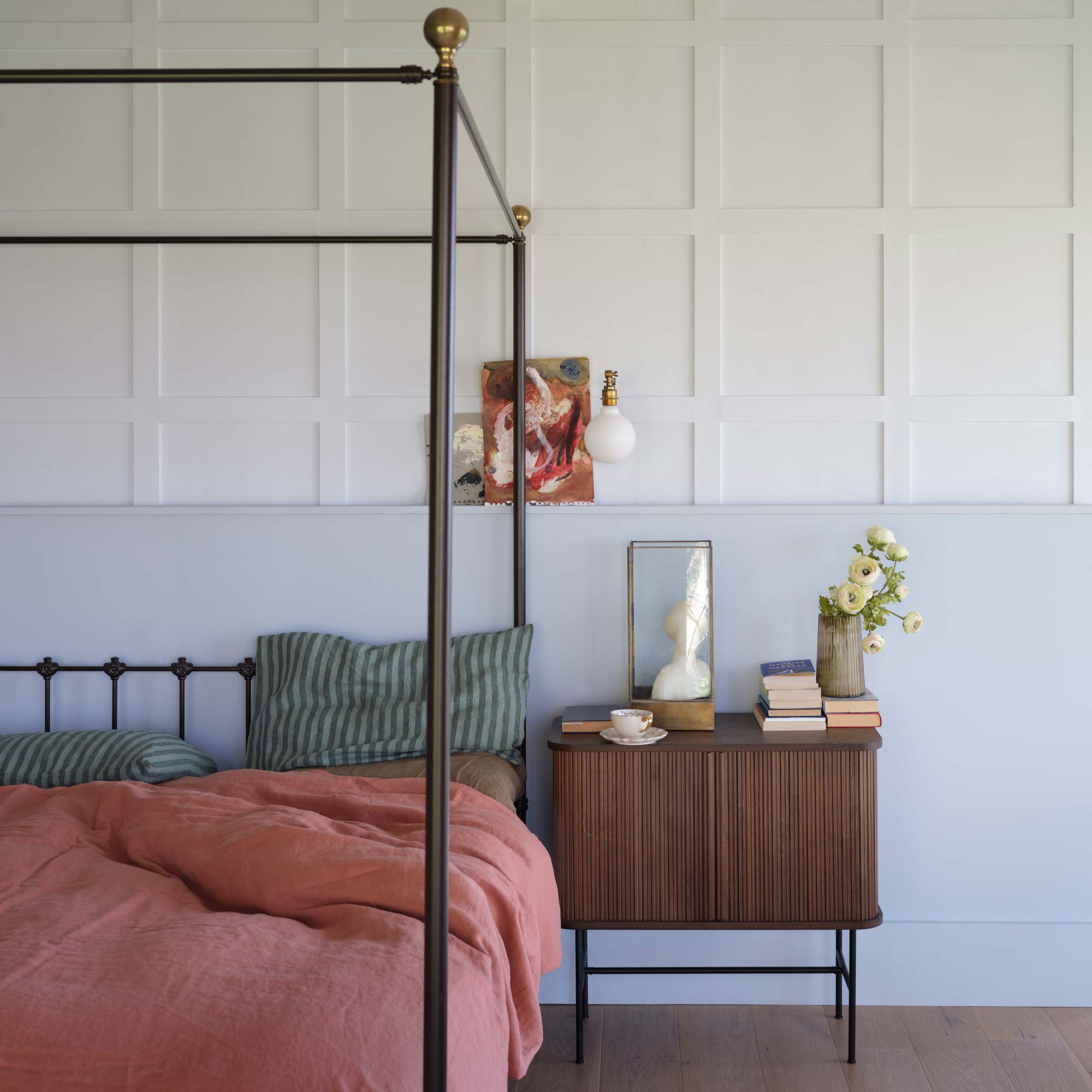 farrow & ball kakelugn 317 im schlafzimmer