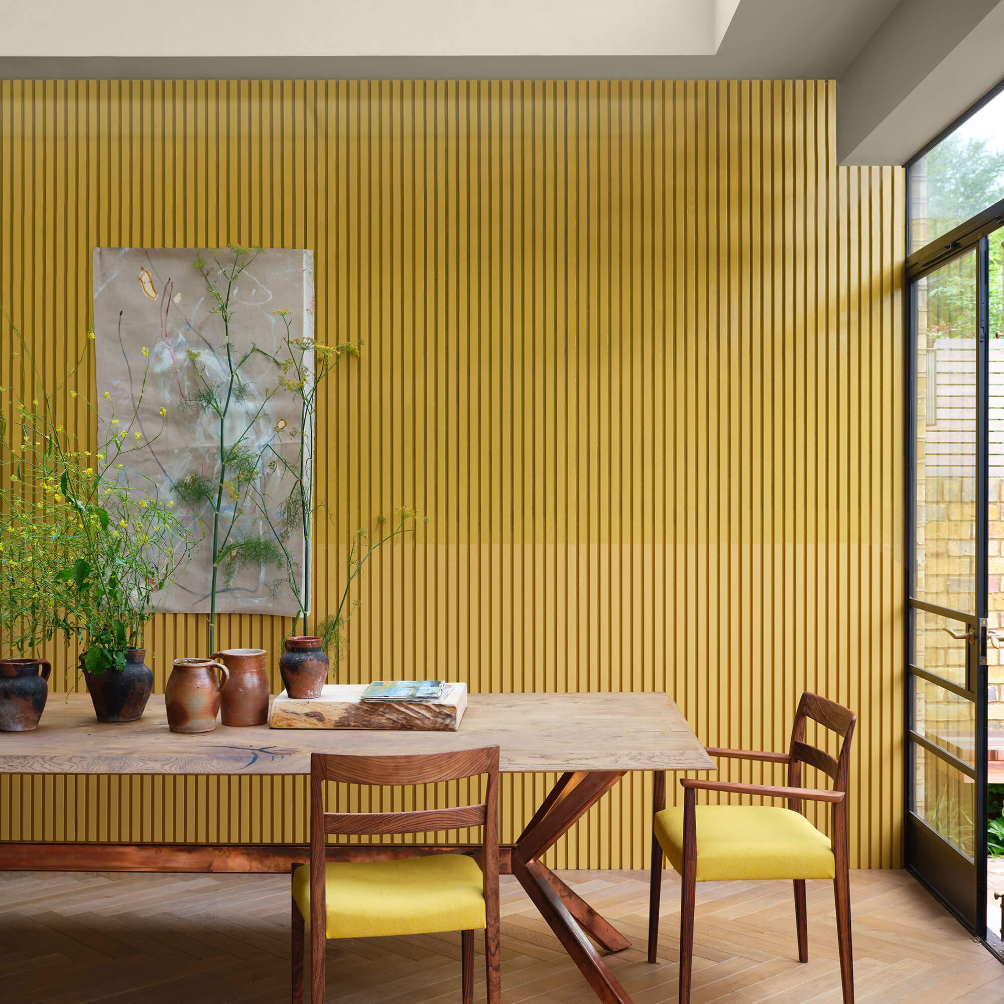 farrow & ball india yellow 66 als wandfarbe im wohnzimmer