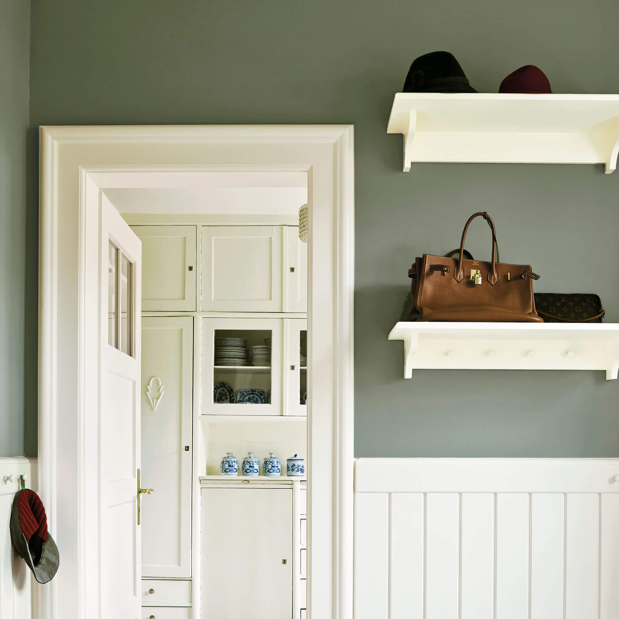 farrow & ball card room green 79 als wandfarbe im flur