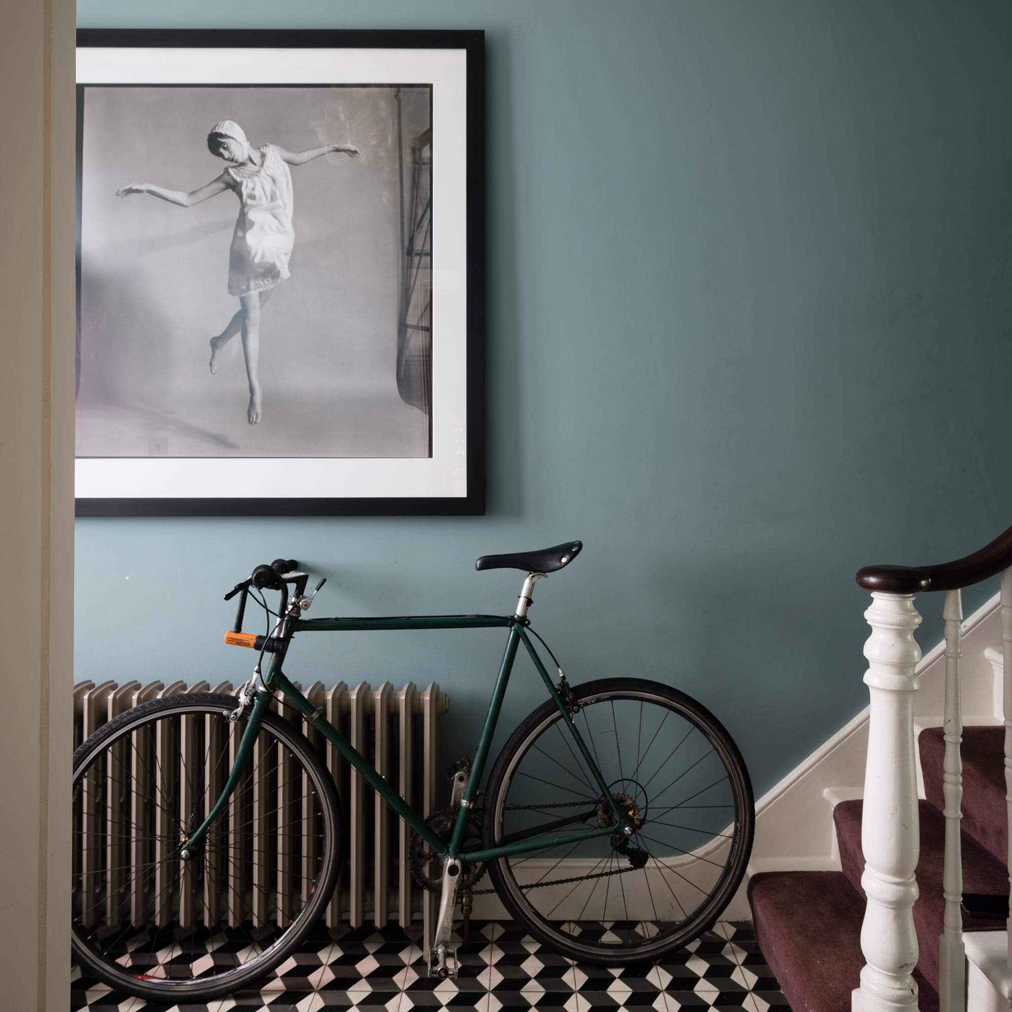 farrow & ball oval room blue 85 als wandfarbe im flur
