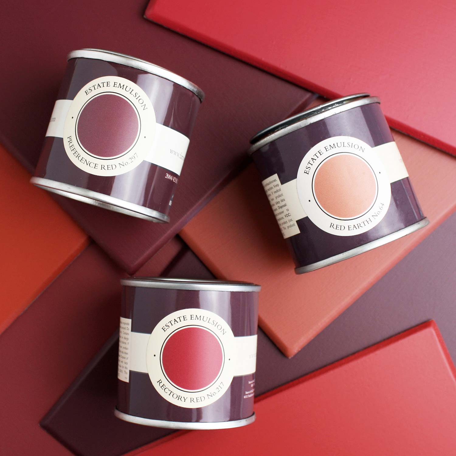 Verschiedene Musterdosen mit Farrow & Ball Wandfarben