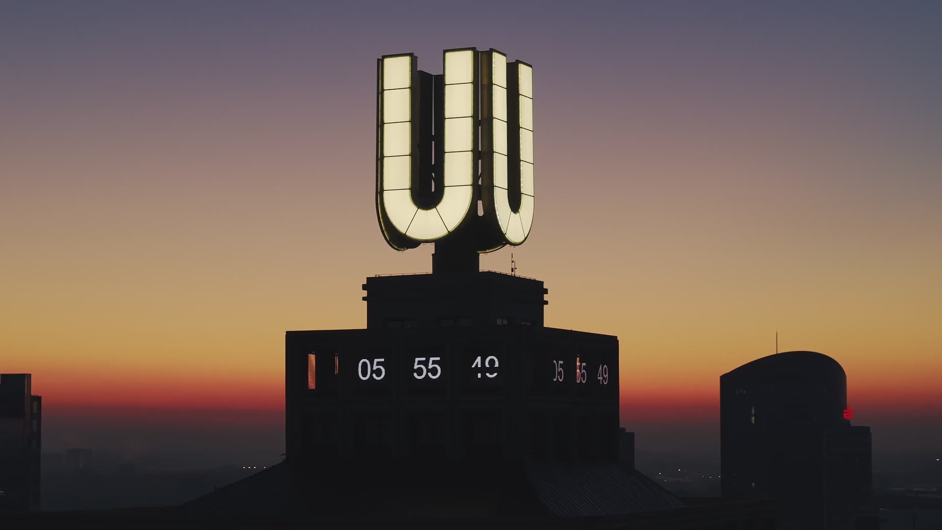Video laden: Das Dortmunder U Gebäude bei Sonnenaufgang