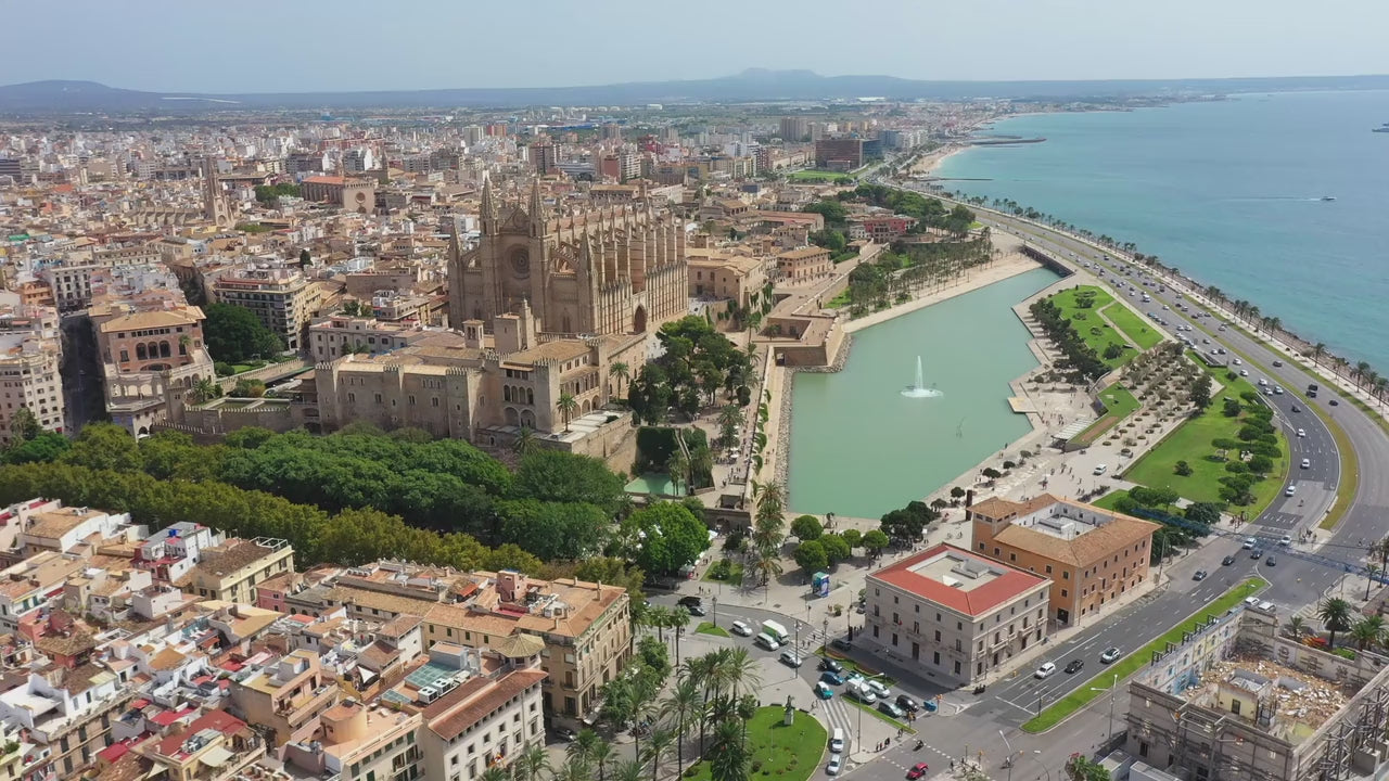 Video laden: Pinkwasser liefert Farrow and Ball Wandfarben auch nach Mallorca