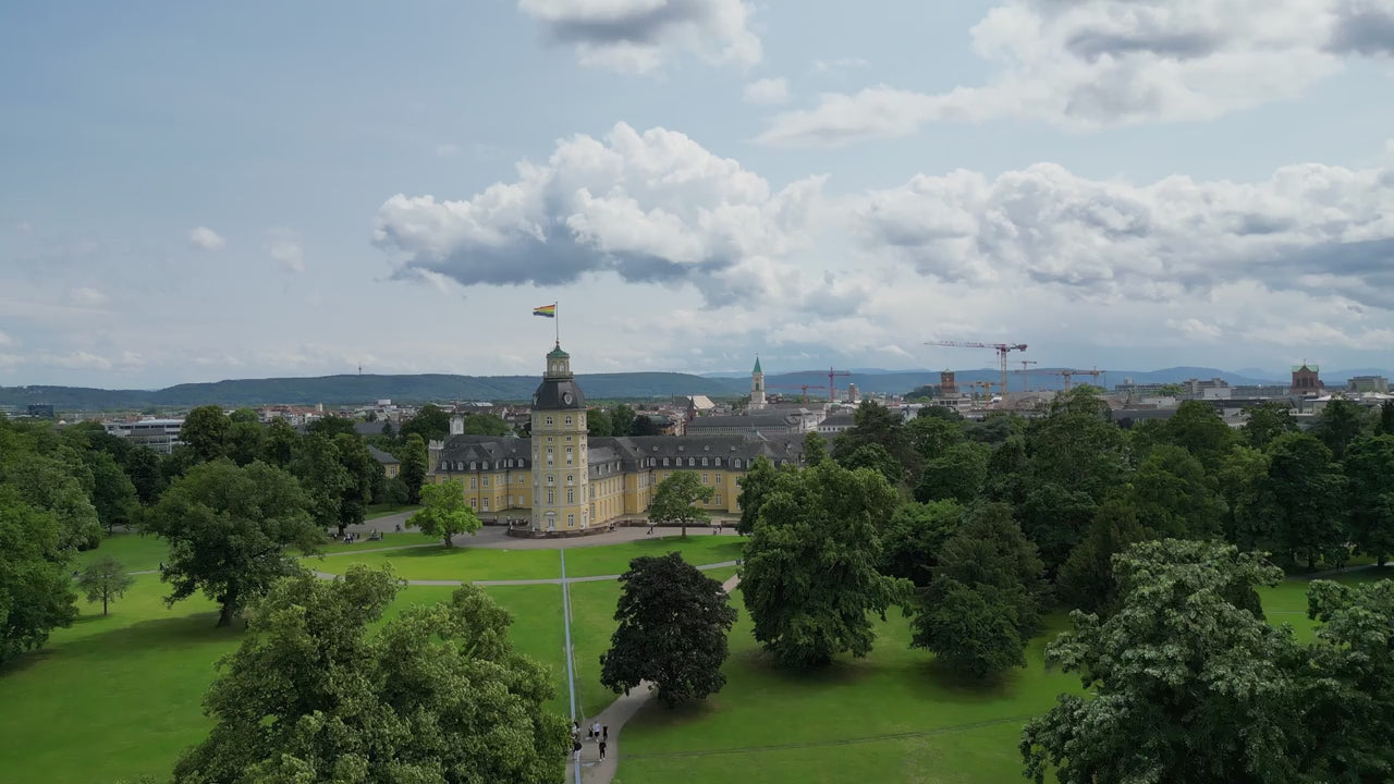 Video laden: Schloss Karlsruhe als Wahrzeichen der Stadt, Standort für Farrow &amp; Ball Wandfarben Lieferung nach Karlsruhe.